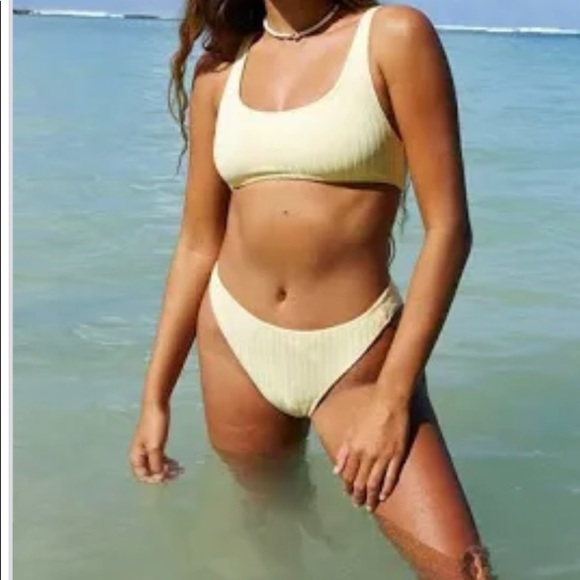 Bikini Set - Picture 2 of 4